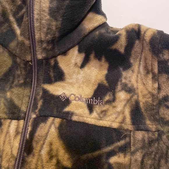 Boys Camouflage Columbia fleece jacket - Picture 2 of 3